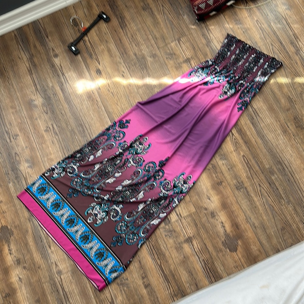 Long strapless maxi dress. Size Medium
